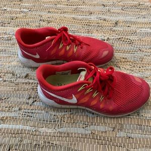 Nike 642199 Womens Free 5.0 Running Shoe